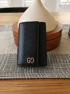 Gucci Black Pebbled Leather Key Case with Double G Accent